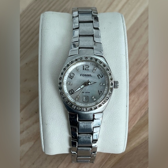 Fossil Ladies Watch Crystal Embellishments Pearl Dial Stainless Bracelet - Picture 3 of 10